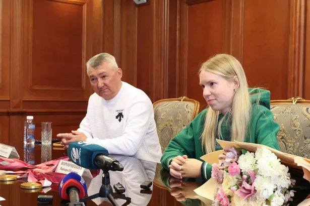 Паралимпийская чемпионка Варвара Ворончихина приехала в Иркутск и встретилась с первым тренером