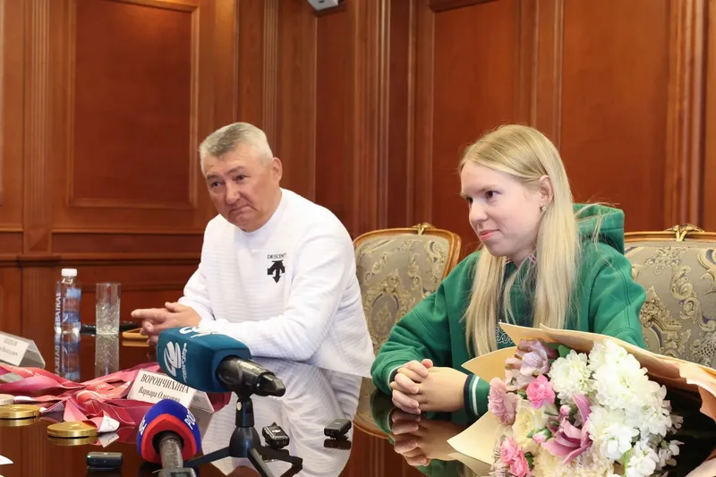 Паралимпийская чемпионка Варвара Ворончихина приехала в Иркутск и встретилась с первым тренером