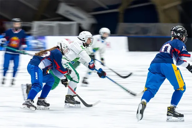 Иркутские хоккеистки с большим отрывам выиграли Чемпионат России среди женщин