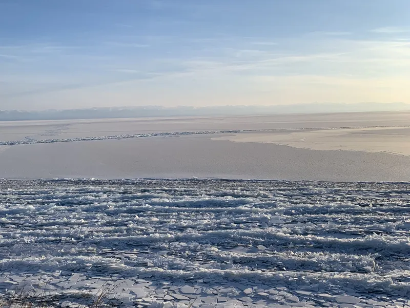 В соцсетях обсуждают «ледяную лестницу» в Листвянке