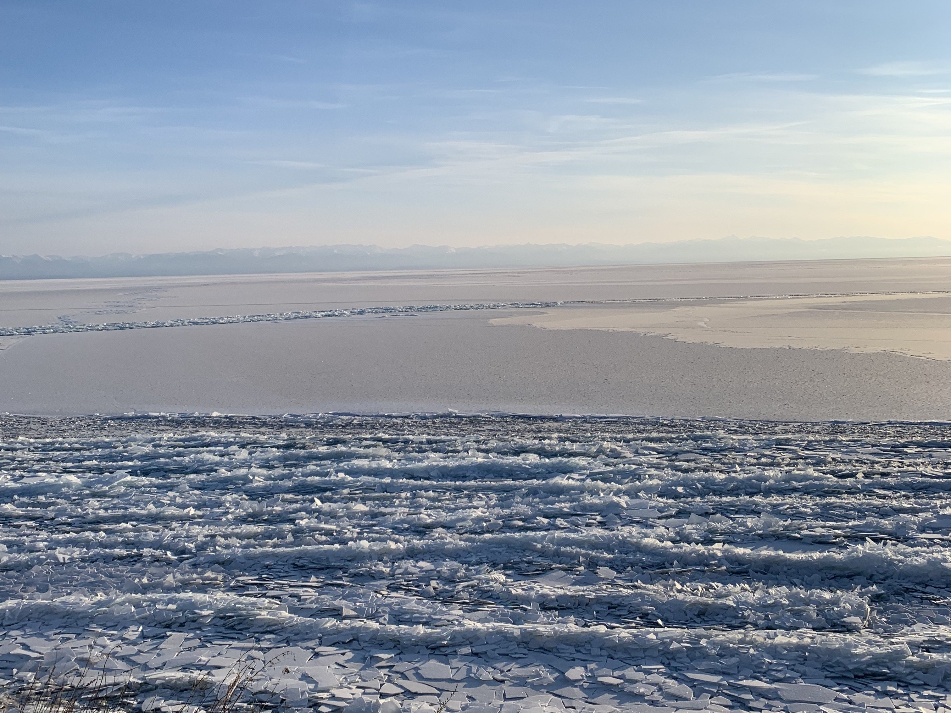 В соцсетях обсуждают «ледяную лестницу» в Листвянке