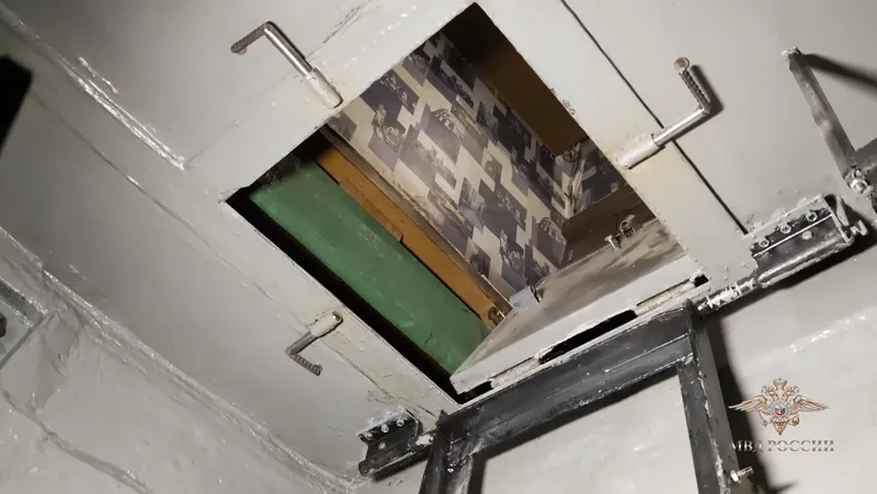 Иркутянин построил подземный бункер с оружием и боеприпасами