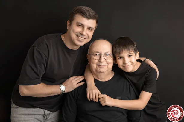 В семье из Иркутска рекордное число мужчин родились в один день