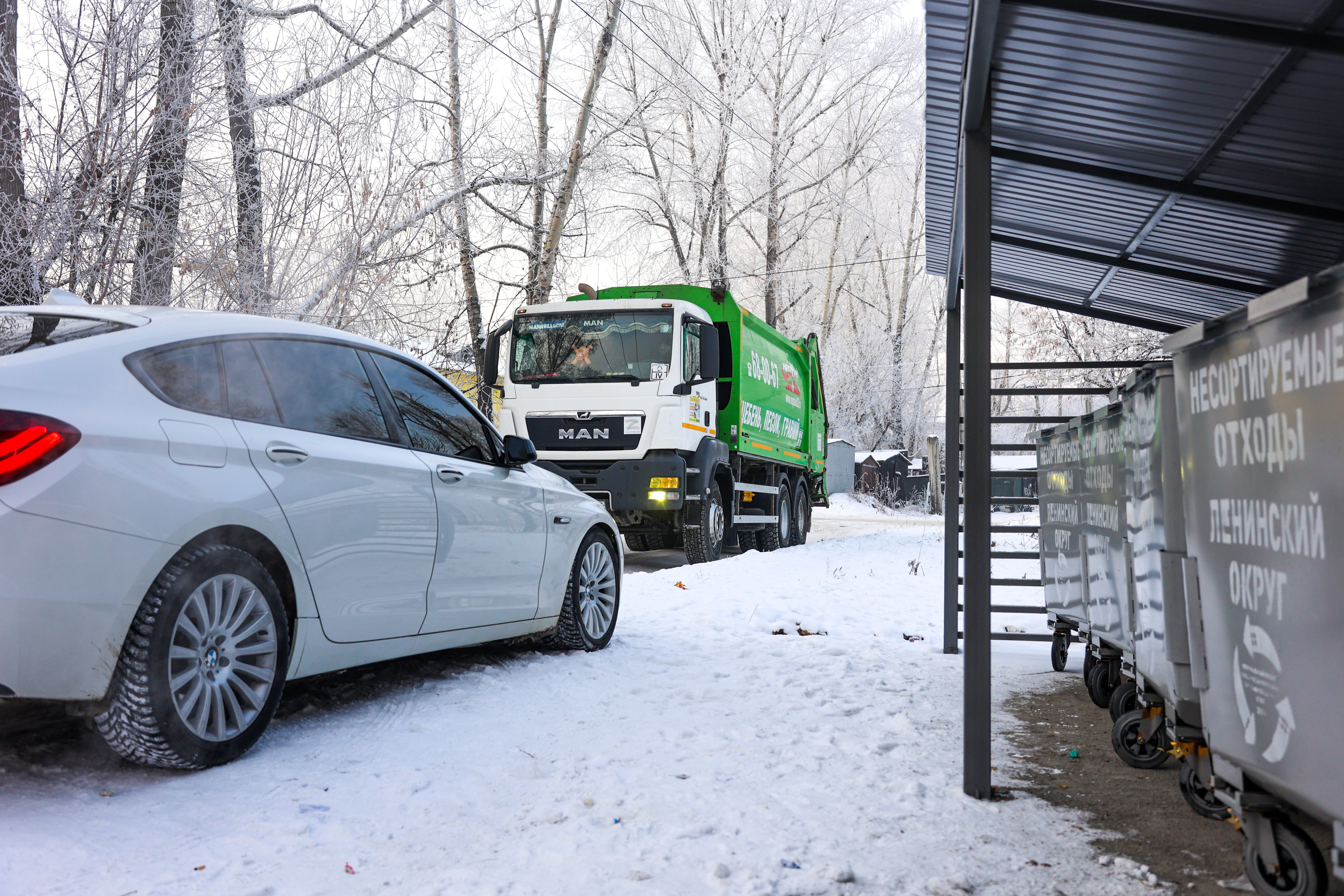 Штрафы за припаркованные у контейнерных площадок автомобили начали получать жители Приангарья