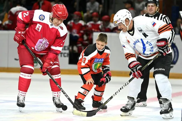 Традиционный хоккейный матч со звездами спорта пройдет на заливе Якоби