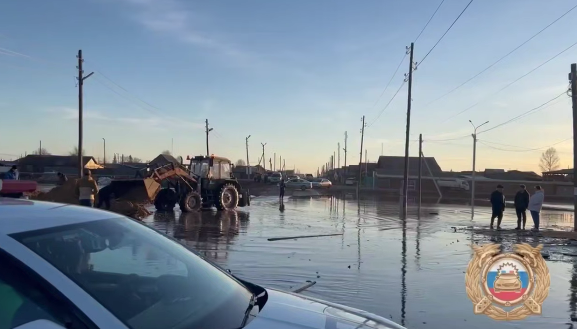 В поселке в Иркутской области перекрыли дорогу из-за подтопления