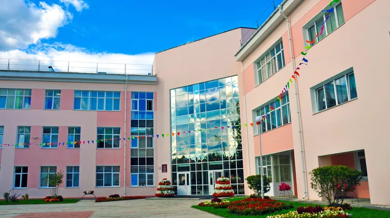 Потолок обвалился в школе Иркутска