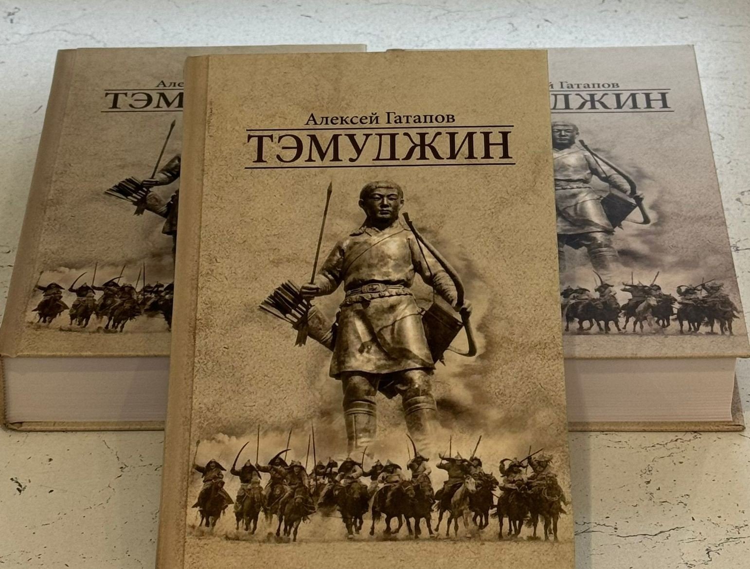 Роман писателя из Бурятии стал самым длинным в русской литературе