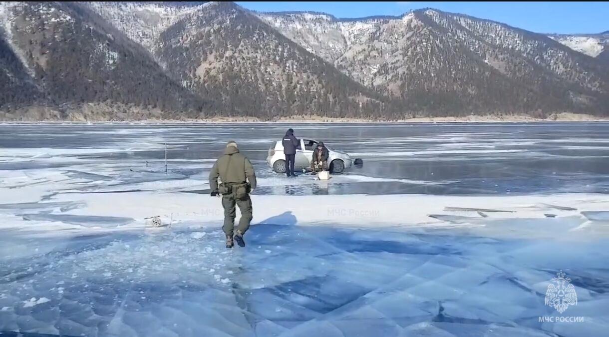 В Ольхонском районе ввели особый режим из-за ледовой обстановки