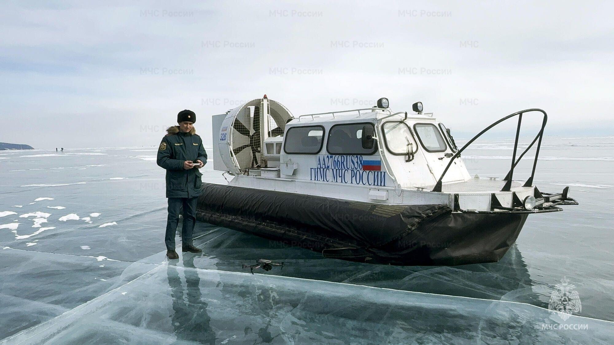 На Байкале с беспилотников ловят выезжающих на лед вне переправы