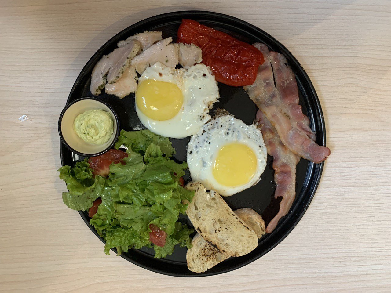 Жители Приангарья в 2025 году потратили в кафе и ресторанах в среднем более 14 тысяч рублей