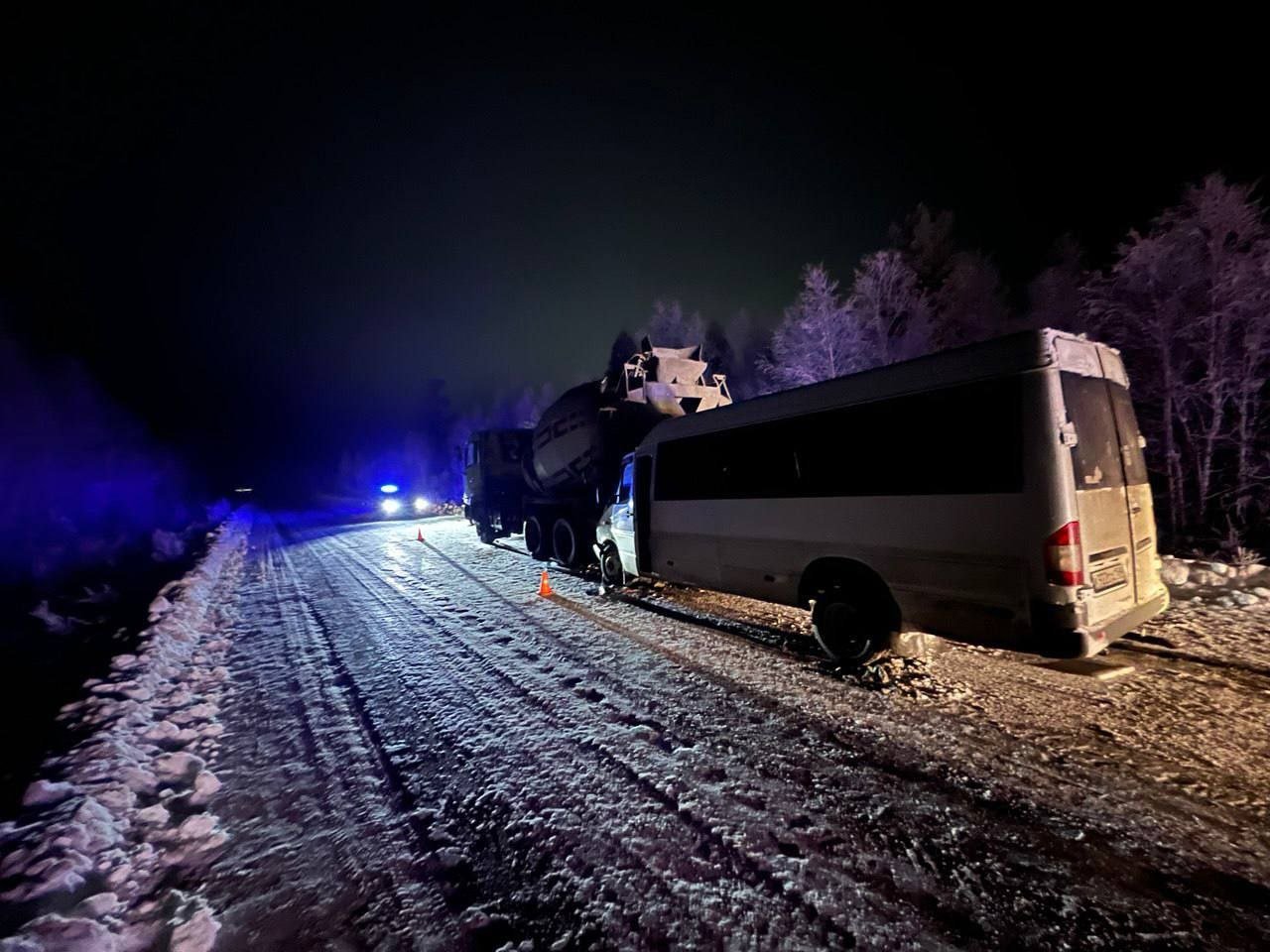 В массовых авариях на трассах пострадали 19 человек за день