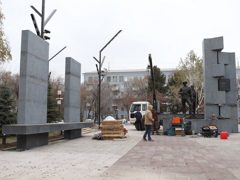 Установка мемориала Защитникам Отечества