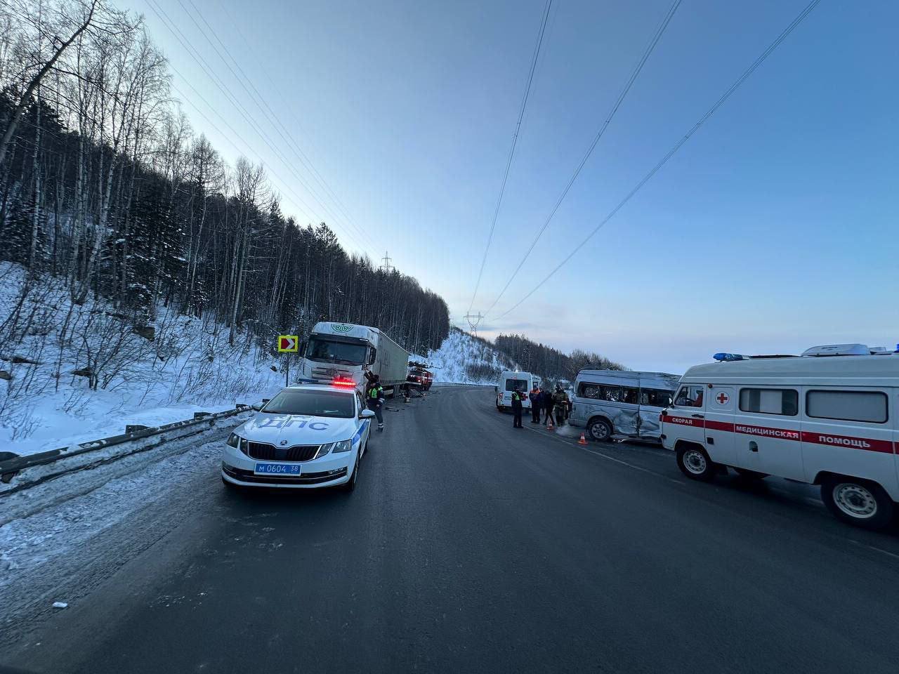 Уголовное дело возбудили после ДТП с 11 пострадавшими на трассе «Байкал»