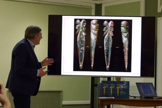 В Приангарье представили книгу о древних находках археологов