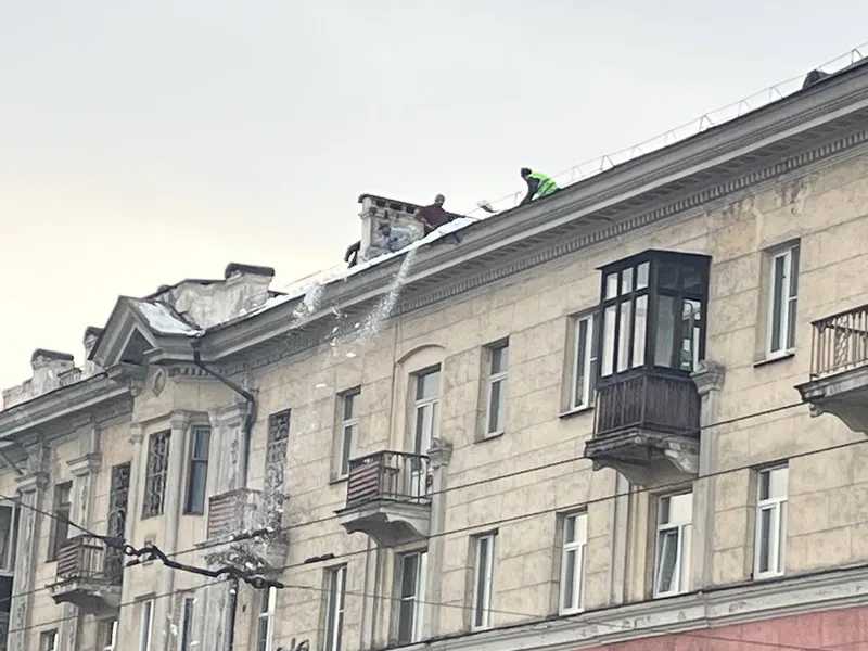 Почти 100 фактов некачественной уборки дворов и крыш выявили в Иркутске