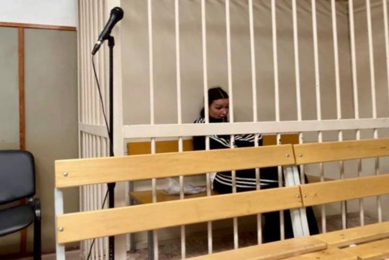 Желавшую бойцам СВО смерти блогершу из Иркутской области осудили за укус полицейского