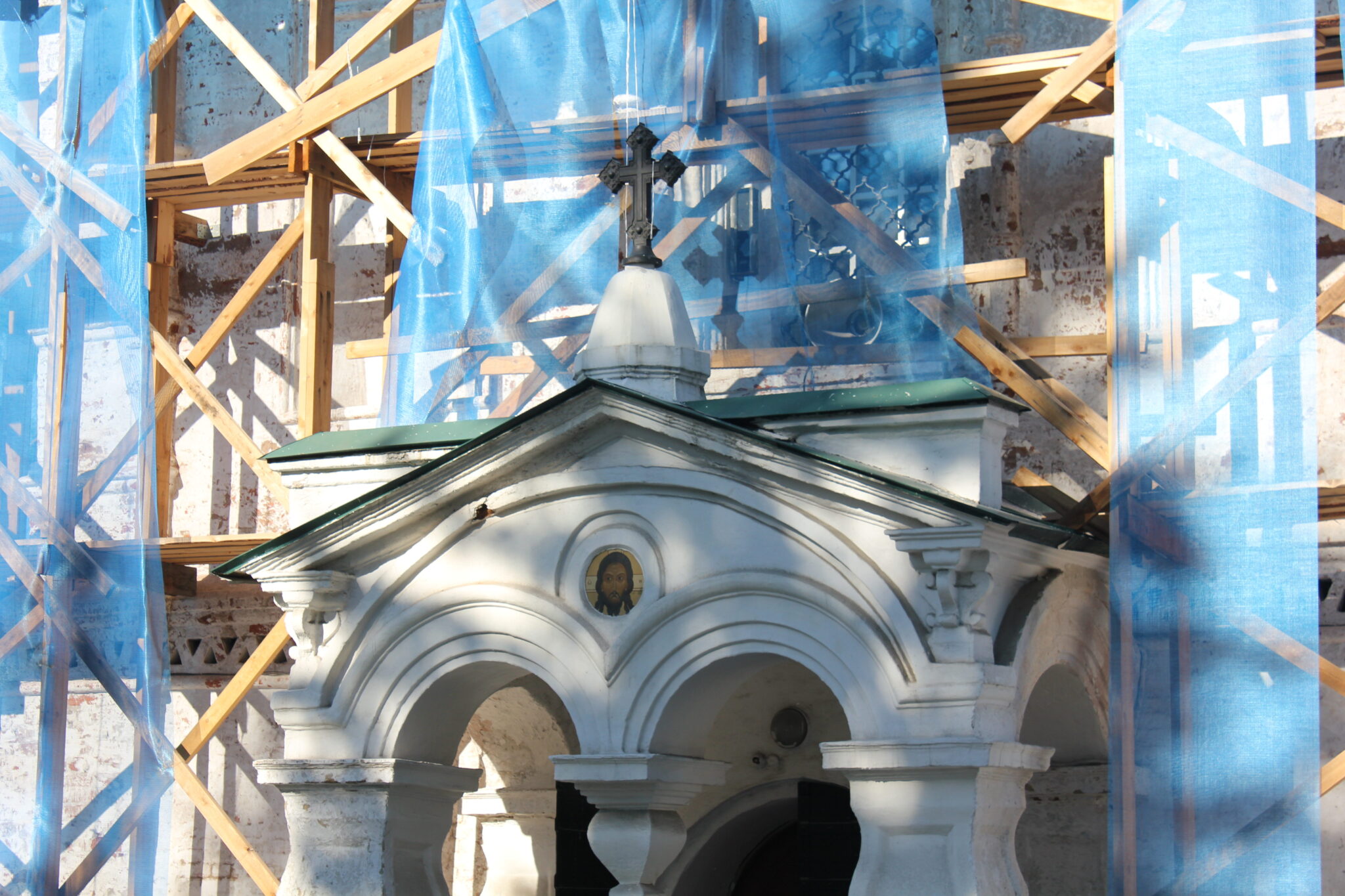 В Иркутске ремонтируют старейшие каменные православные храмы. Все, что нужно о них знать