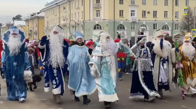 Марш Дедов Морозов прошел по улицам Ангарска