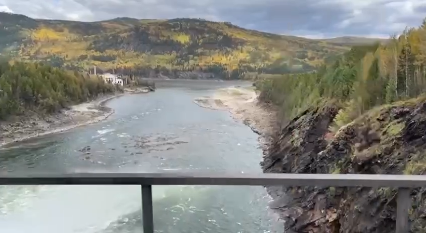 Машинист экскаватора погиб при ремонте моста в Иркутской области