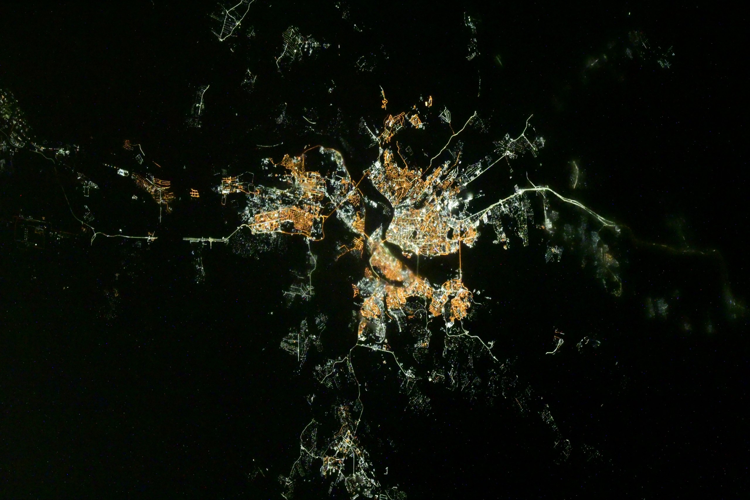 Сергей Микаев сфотографировал Иркутск с борта МКС