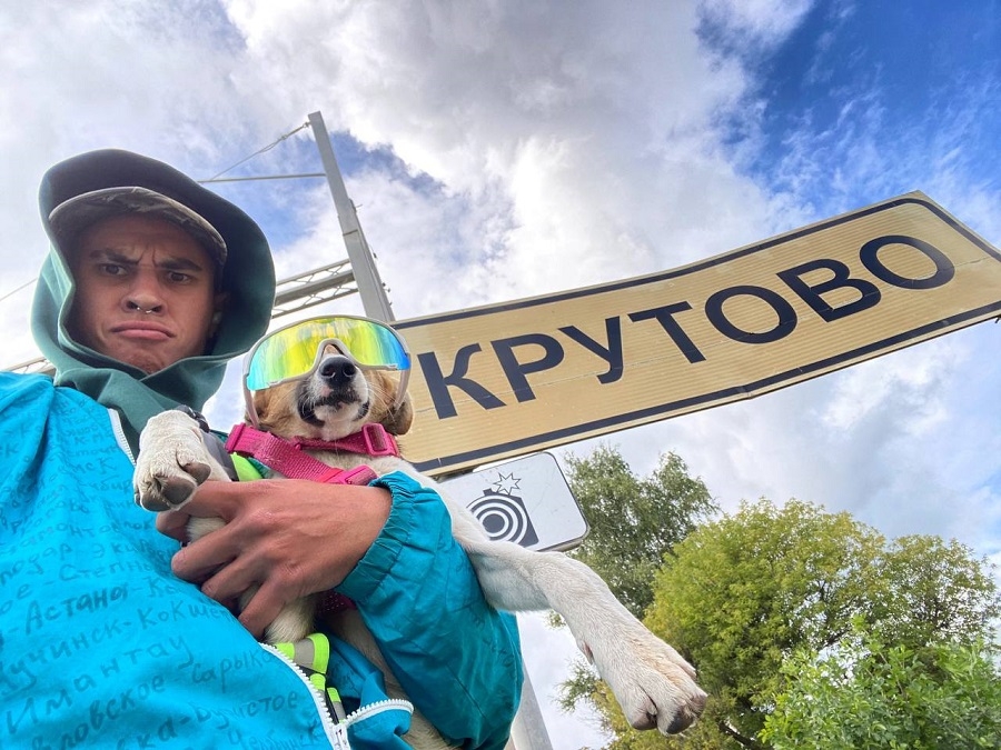 Найденная иркутским путешественником собака Колбаска номинирована на международную премию