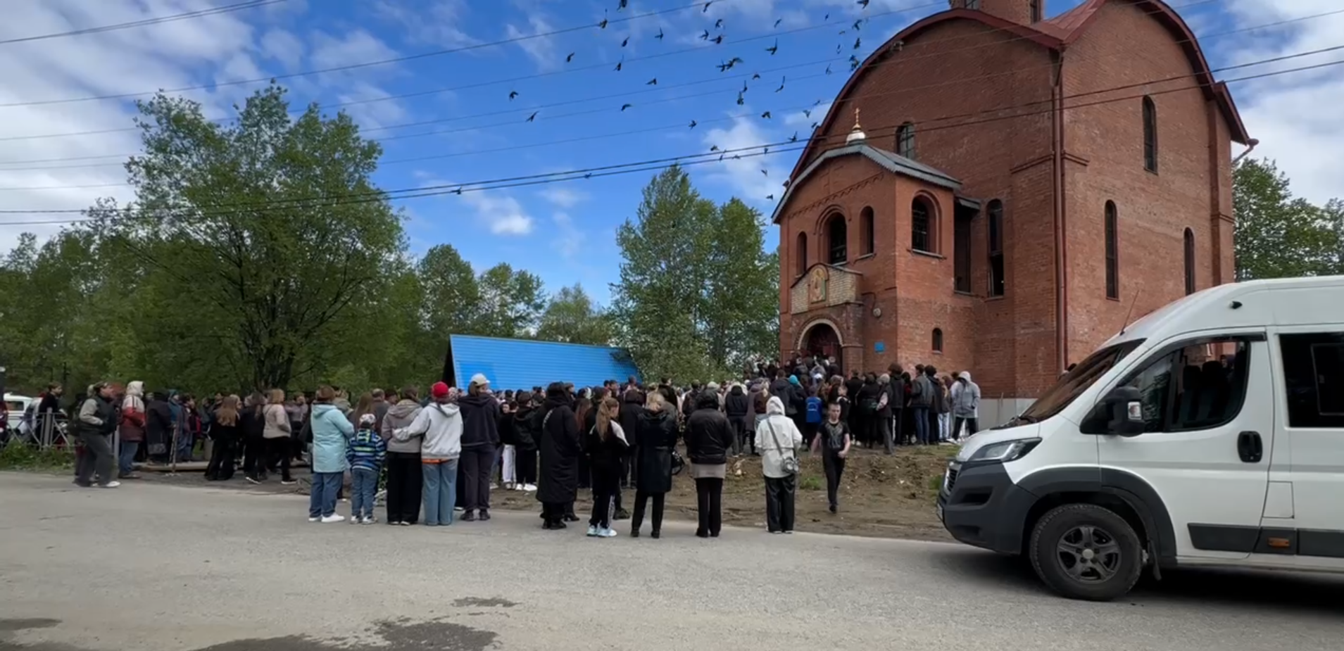 В Байкальске похоронили погибших после празднования дня рождения подростков