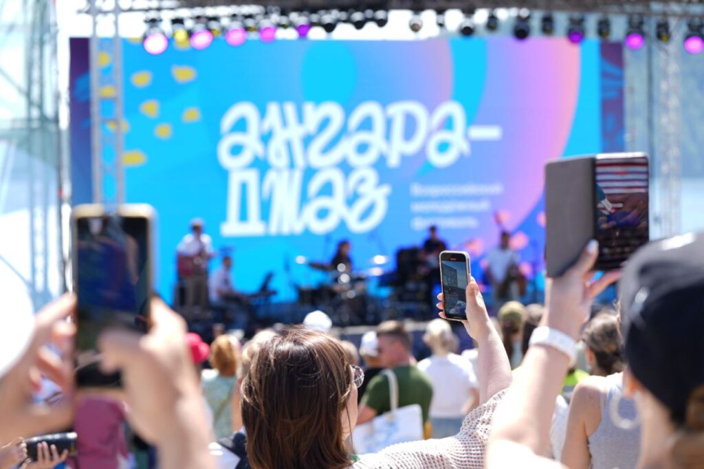 Лесом, полем, на перекладных: хедлайнеры фестиваля «Ангара-Джаз» группа Uma2rman двое суток не спали по дороге в Иркутскую область и потеряли инструменты