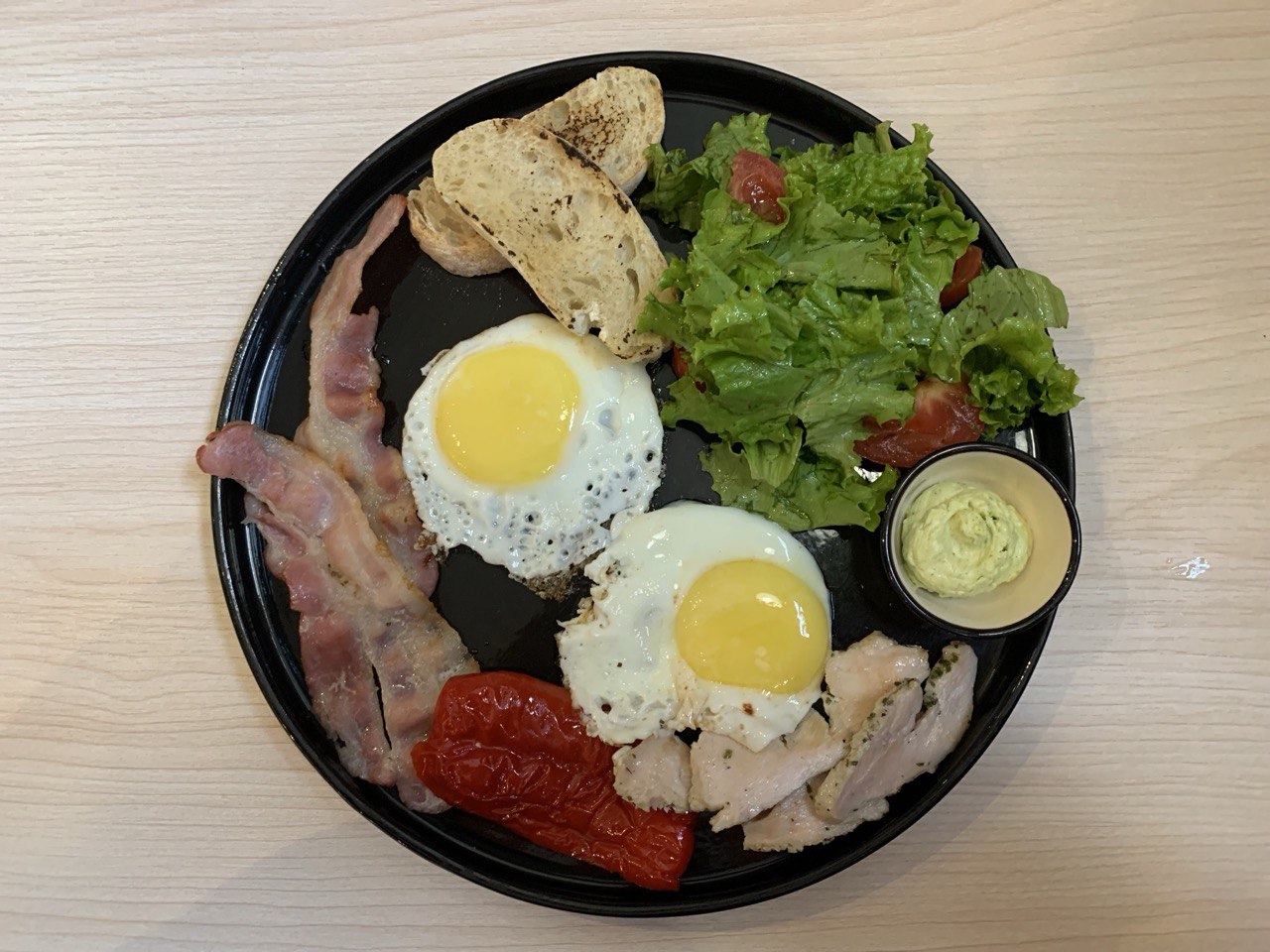 Жители Приангарья в 2025 году потратили в кафе и ресторанах в среднем более 14 тысяч рублей