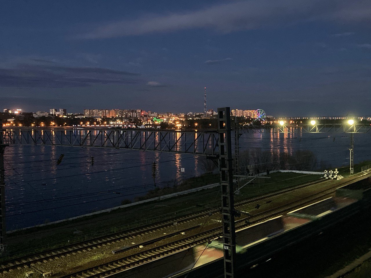 Сход с рельсов грузового состава парализовал движение поездов в Иркутской области