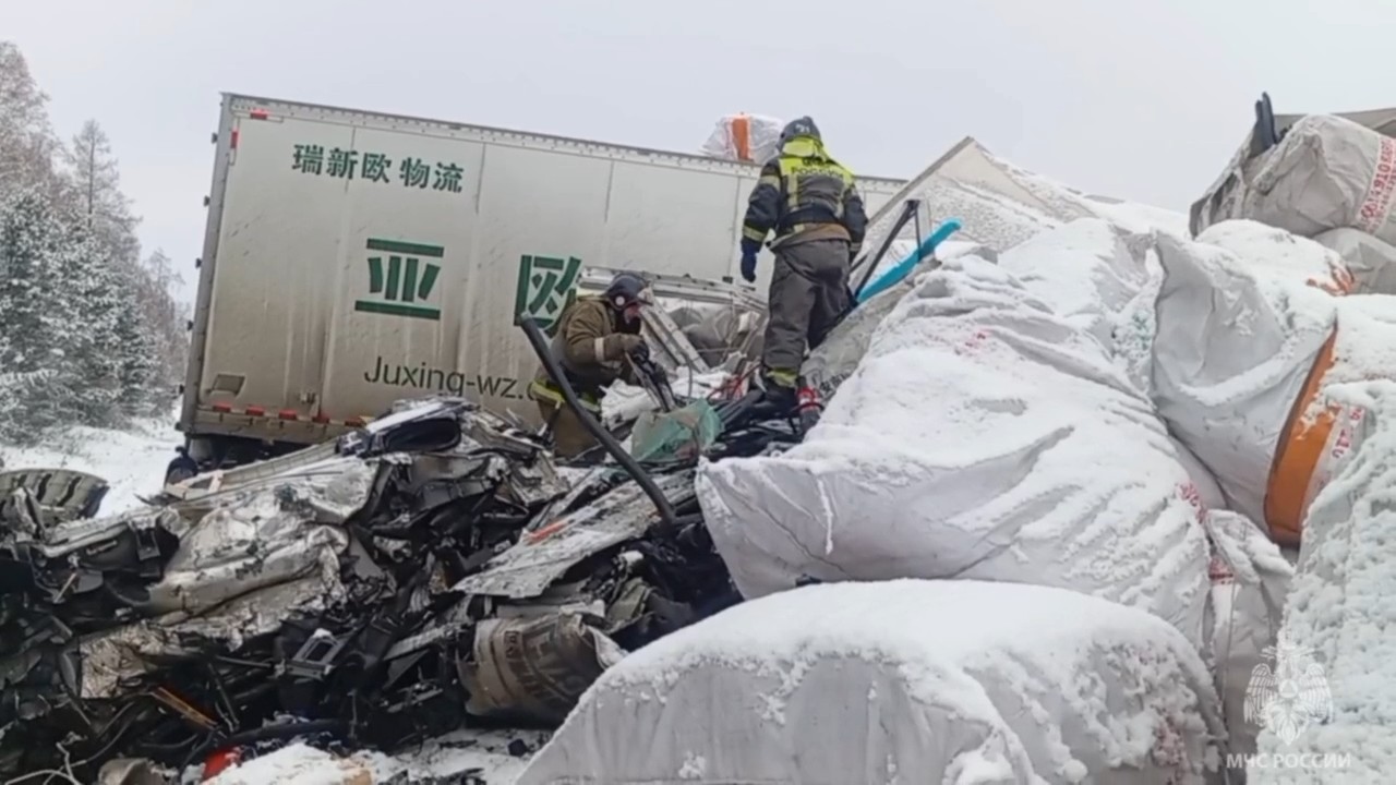 Из-за очередного крупного ДТП в Иркутской области перекрыта трасса «Сибирь»